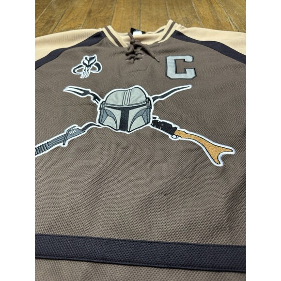 Disney Star Wars The Mandolorian Din Djarin Hockey Jersey Men's XS - Picture 5 of 8